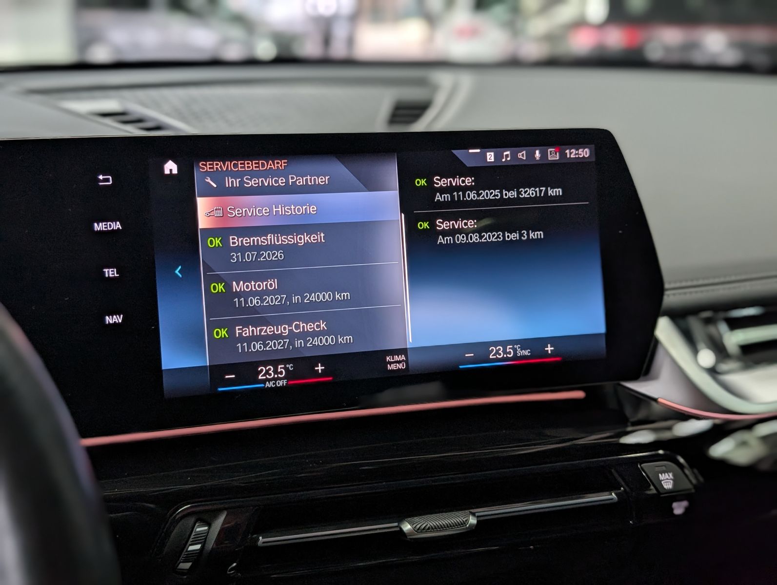 Fahrzeugabbildung BMW X1 20i M Sport Shadow H&K AHK PANO HUD 360° 20"