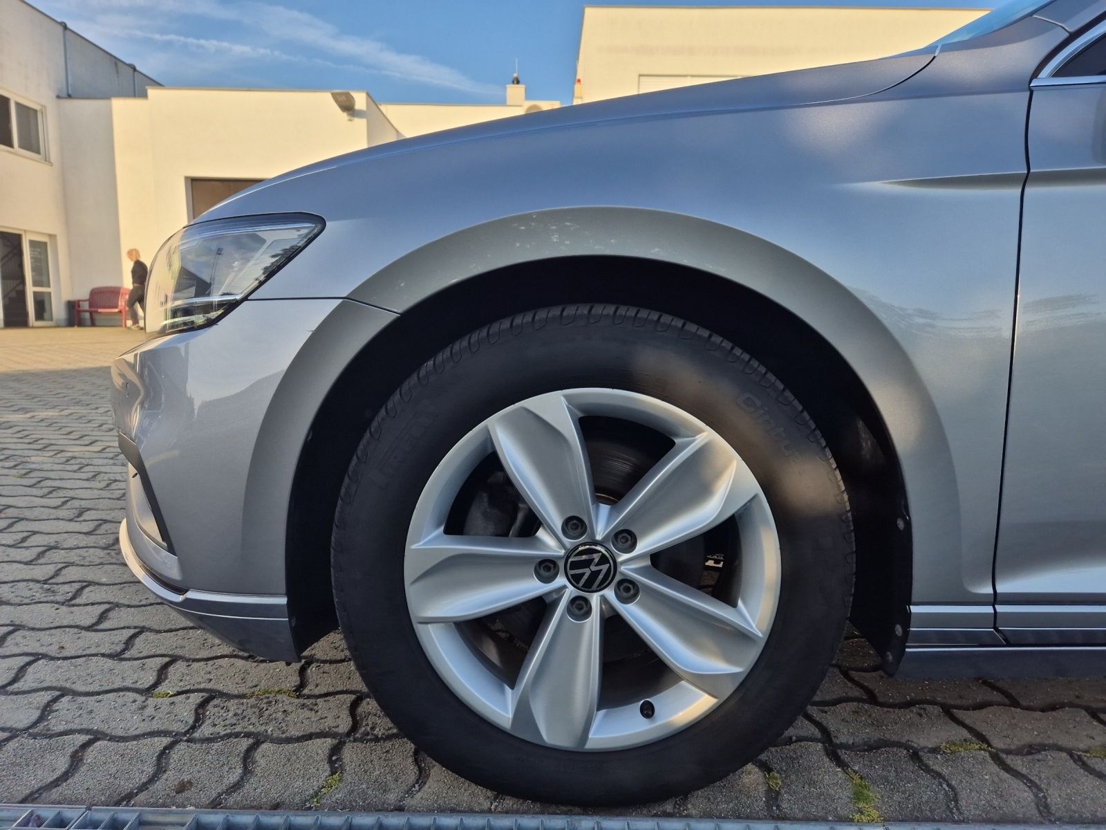 Fahrzeugabbildung Volkswagen Passat Variant TDI Business DSG 4M LED AHK Navi