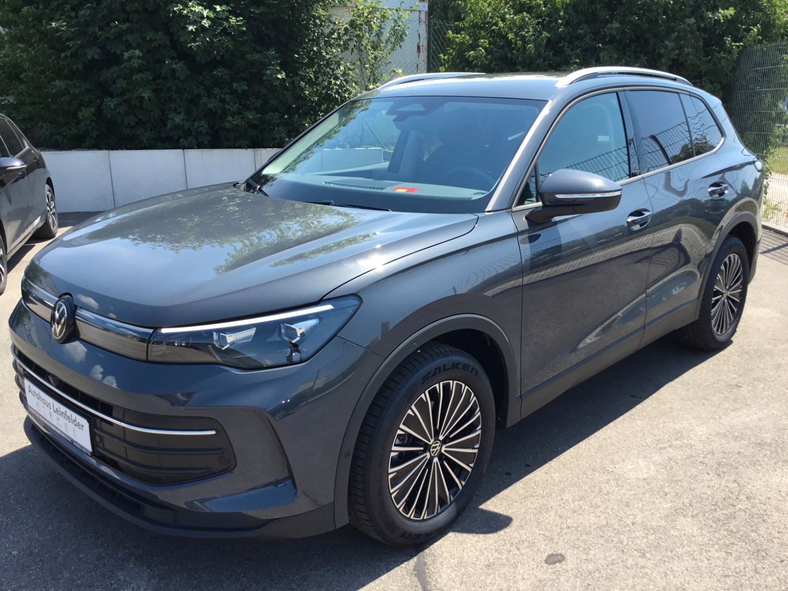 Fahrzeugabbildung Volkswagen Tiguan 1.5 eTSI DSG Life+AHK+360°+18"+LED+AppCon