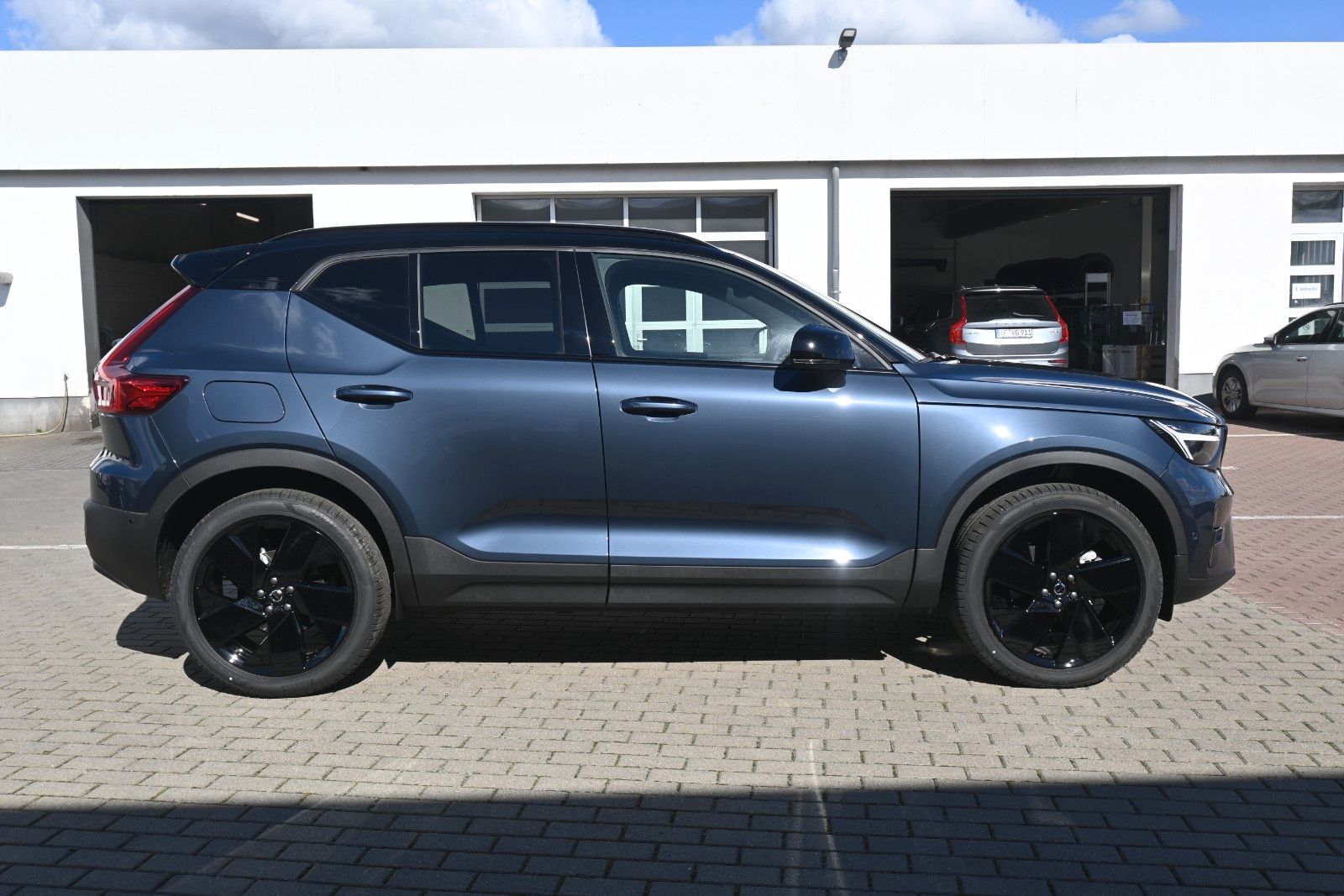 Fahrzeugabbildung Volvo XC40 B4 DKG Ultra Black Edition*360°*PANO*ACC