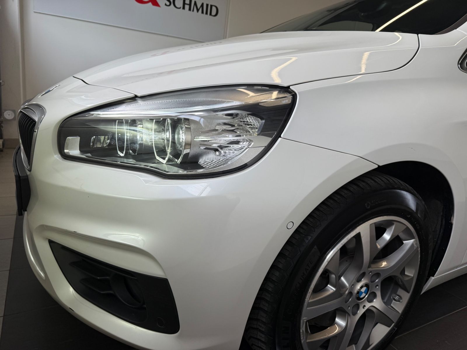 Fahrzeugabbildung BMW 220 i Active Tourer Advantage Business-Paket