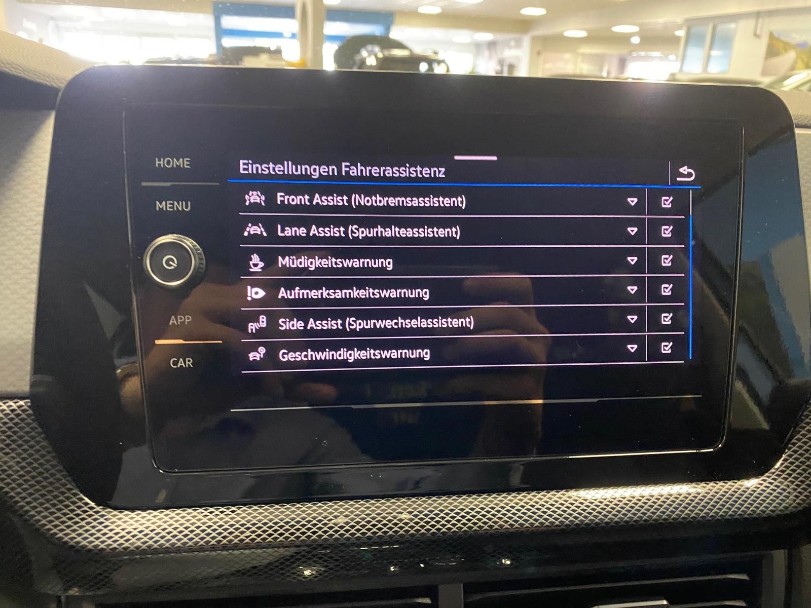 Fahrzeugabbildung Volkswagen T-Cross 1.0 TSI Life+APP+ACC+TOTWINKEL+KAMERA+++