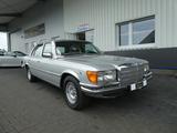 Mercedes-Benz 350 SEL (W116), Sonderschutzvariante, Schiebedac - silberne Mercedes-Benz 350