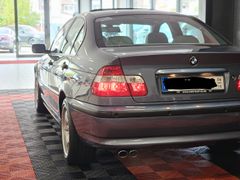 Fahrzeugabbildung BMW 330xi Lim. ( XENON/ SHZ/ KLIMAAUT/ LEDER/ GSHD/