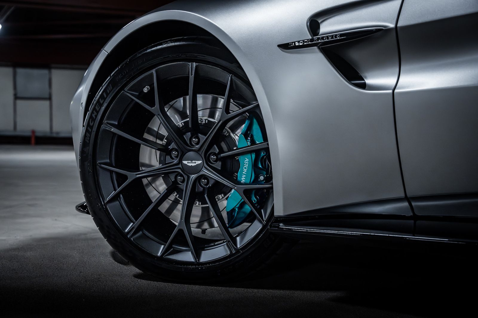 Fahrzeugabbildung Aston Martin V8 Vantage BOWERS&WILKINS|TRAUMAUTO|MY25