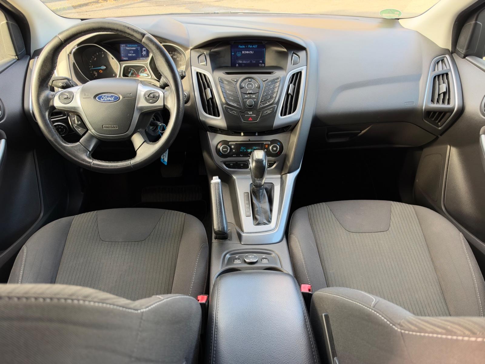 Ford Focus 2014 — photo 11