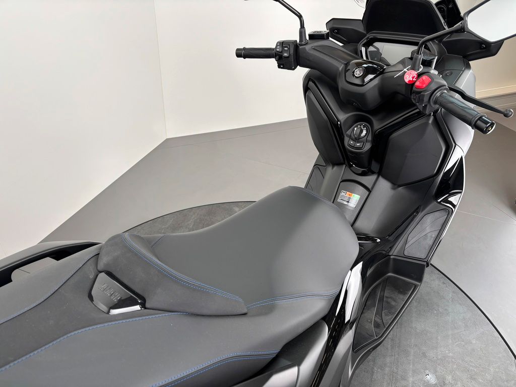 Fahrzeugabbildung Yamaha X MAX 300 *MJ 2025 MIT TOPCASE*