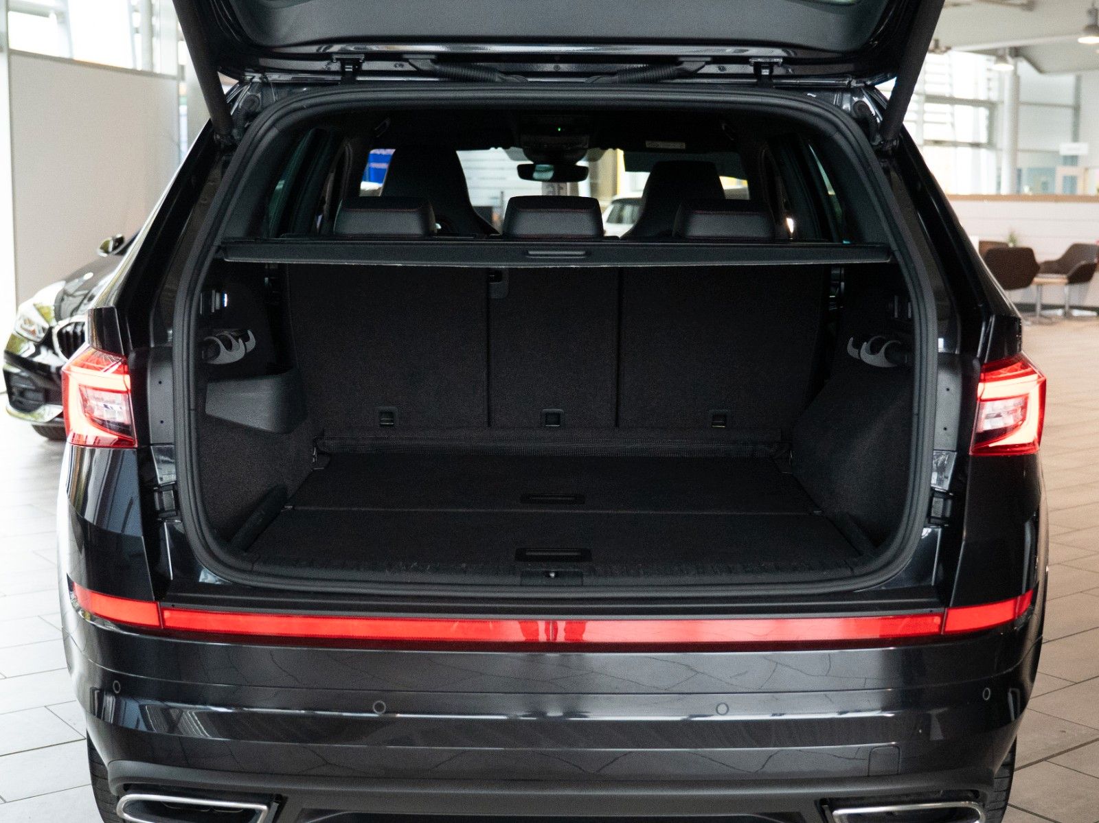 Fahrzeugabbildung SKODA Kodiaq RS 4x4 AUTOM./AHK/STANDHZG./SITZHZG./DAB