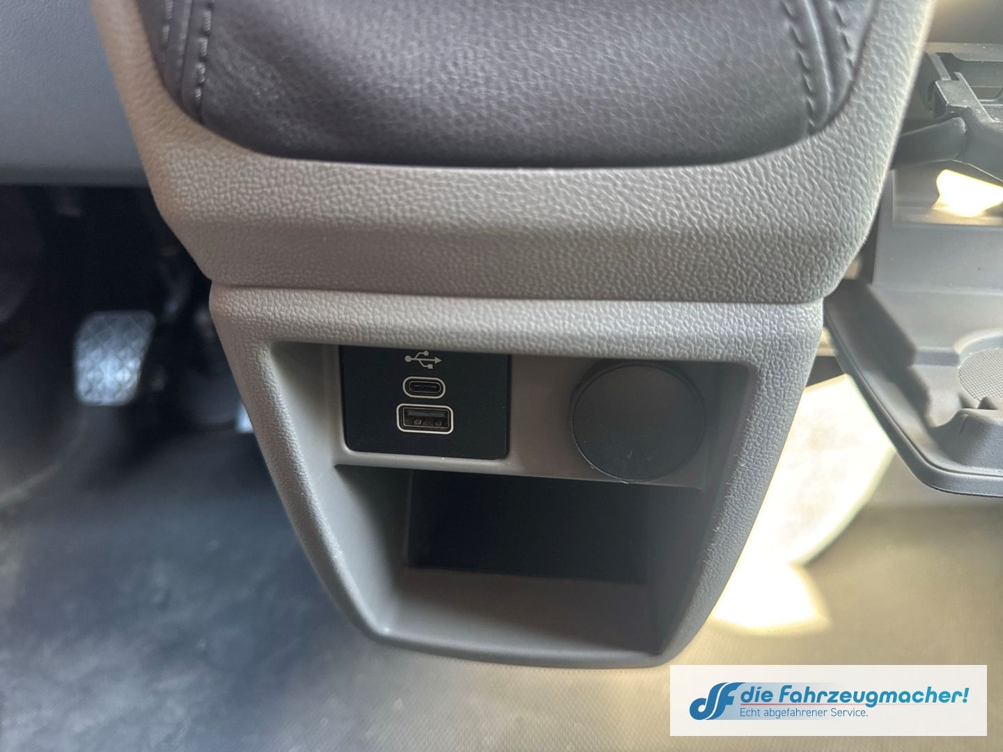 Fahrzeugabbildung Ford Transit Custom Kombi 320 L2 FWD Trend *SEITENSCH