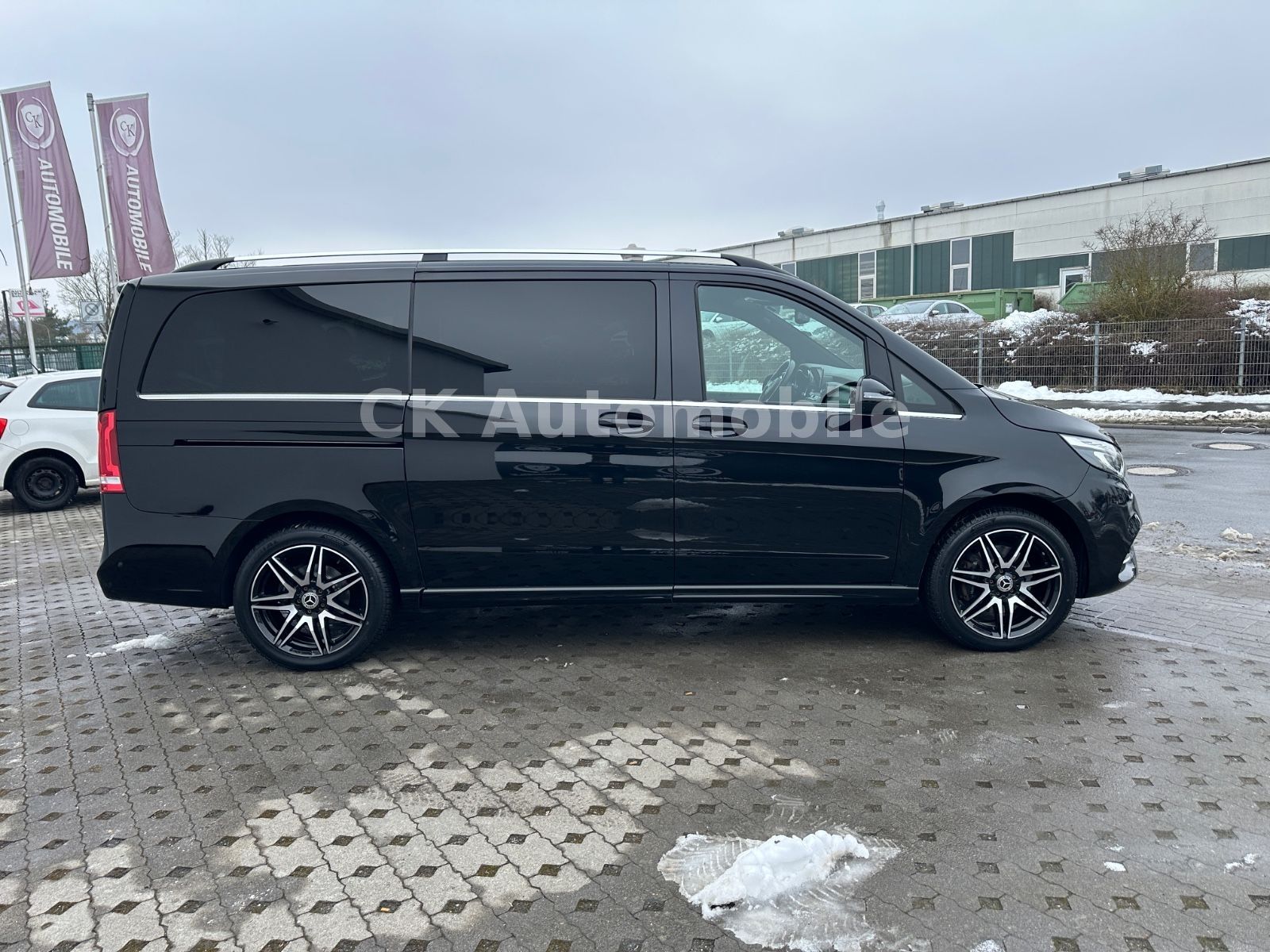 Fahrzeugabbildung Mercedes-Benz V 300 Avantgarde Edition AMG-LIne 4Matic Lang