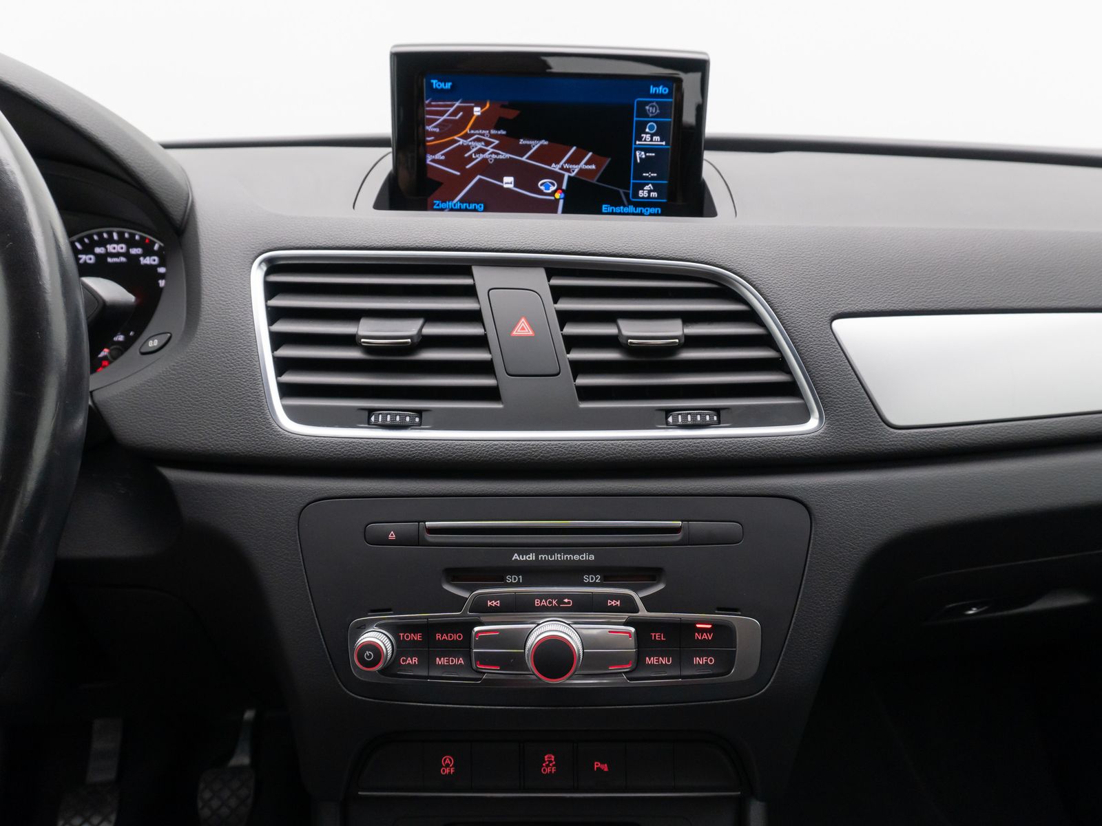 Fahrzeugabbildung Audi Q3 basis Sportsitz Xenon PDC Navi Multilenk Komf