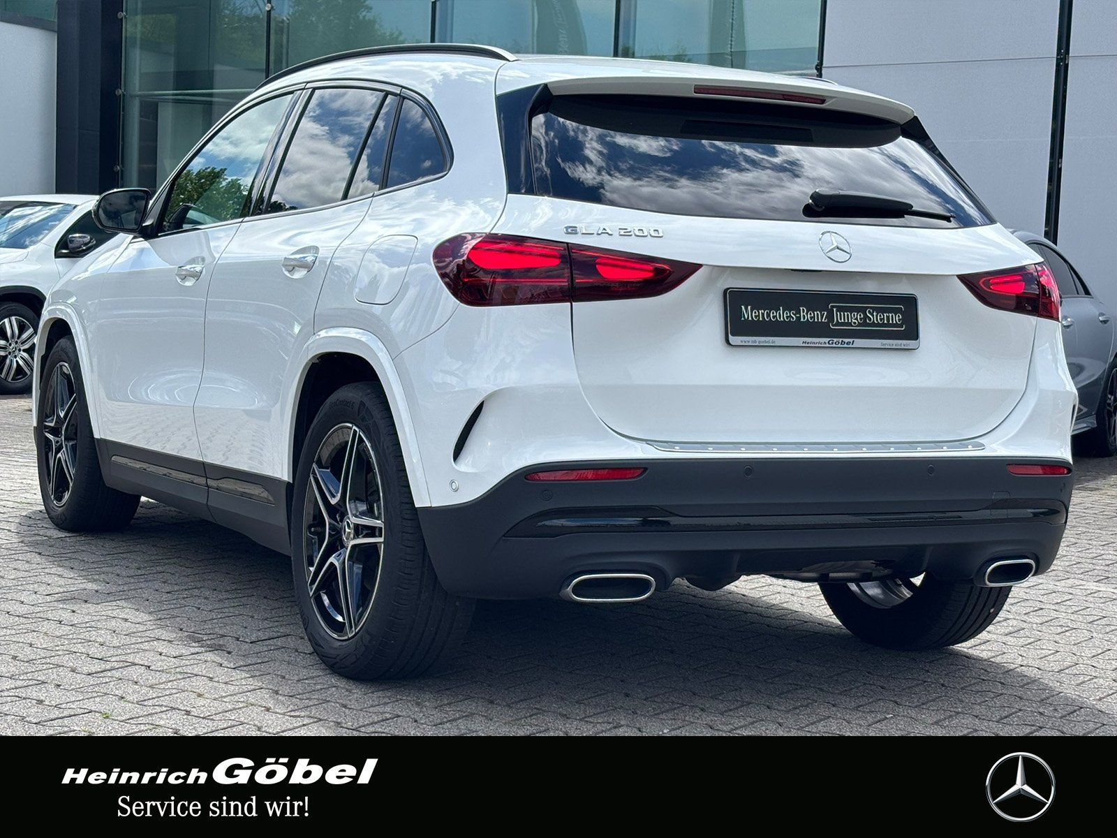 Fahrzeugabbildung Mercedes-Benz GLA 200 AMG*PANO*AHK*APPLE-CARP*360°KA*DISTRONIC