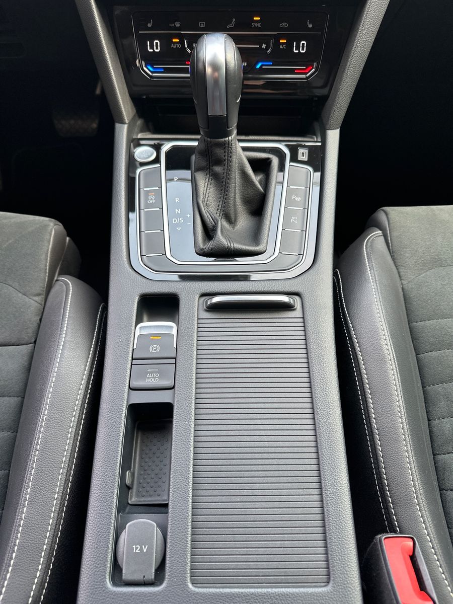 Fahrzeugabbildung Volkswagen Passat Variant Elegance NAV+IQ-LIGHT+ACC+360°+VC