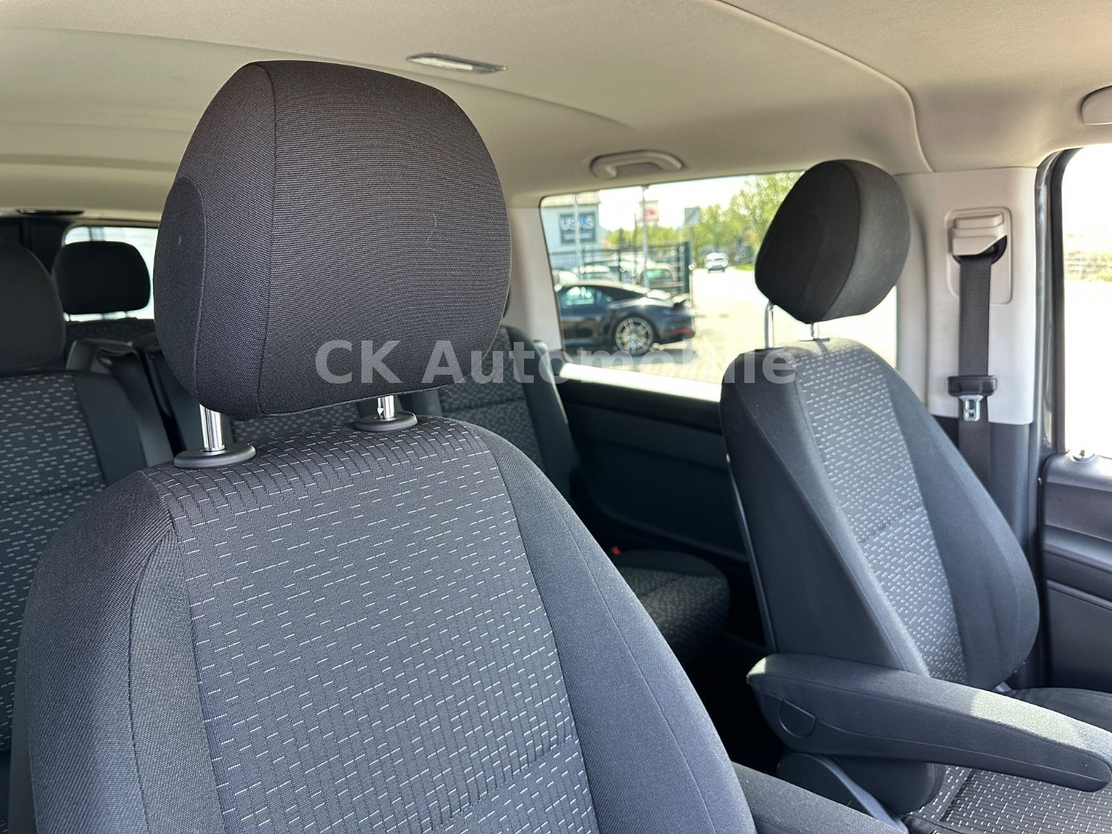 Fahrzeugabbildung Mercedes-Benz Vito Tourer Pro 124 Edition Autom/8Sitze/Kam/AHK