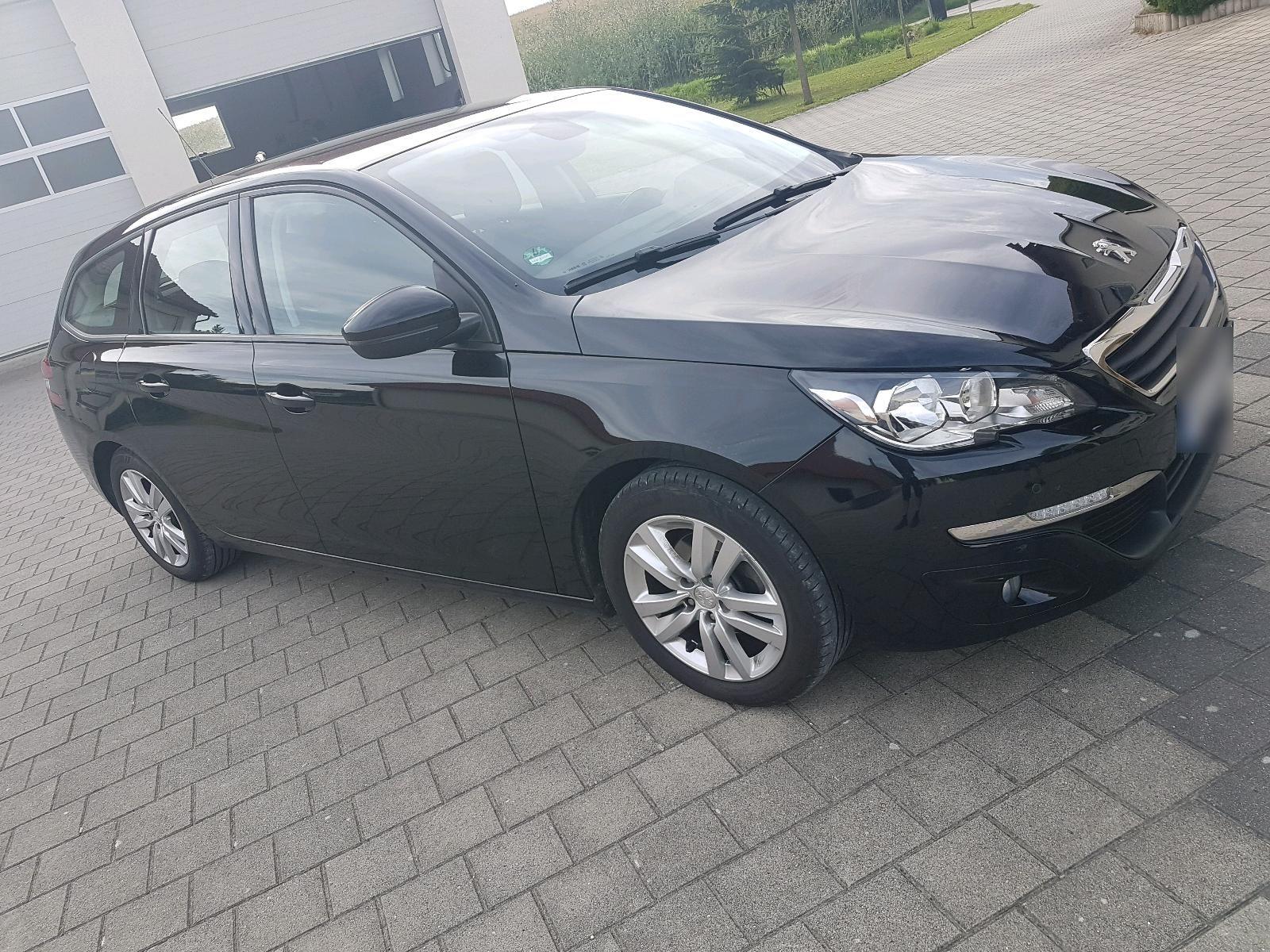 Peugeot 308 2015 — rear view