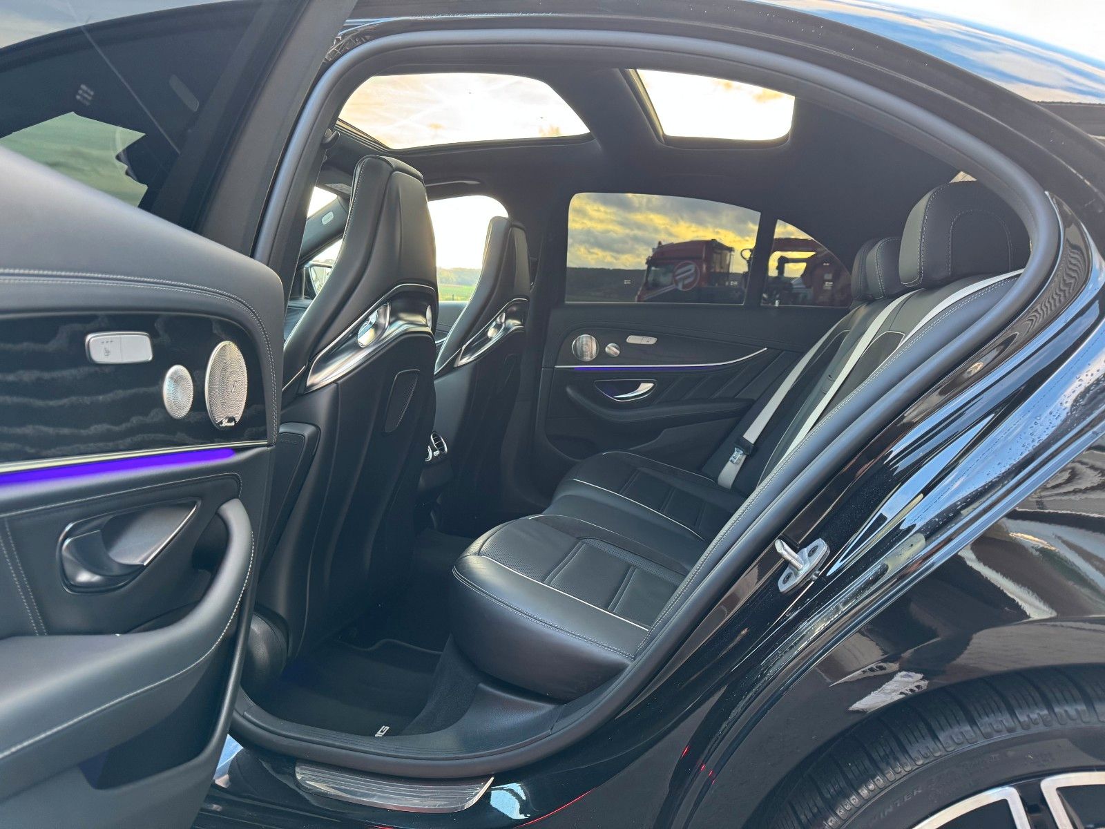 Fahrzeugabbildung Mercedes-Benz E 63 AMG S Pano+Burm+AirM+HUD+360+uvm.