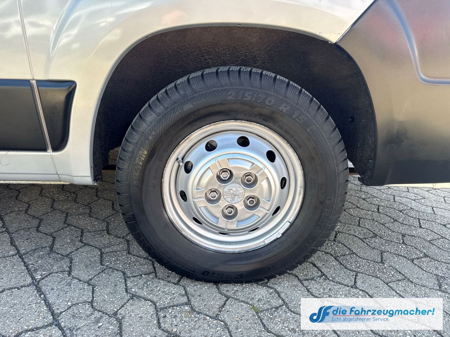 Fahrzeugabbildung Peugeot Boxer Kasten 330 L1H1 Pro BlueHDi 140 Stop&Start