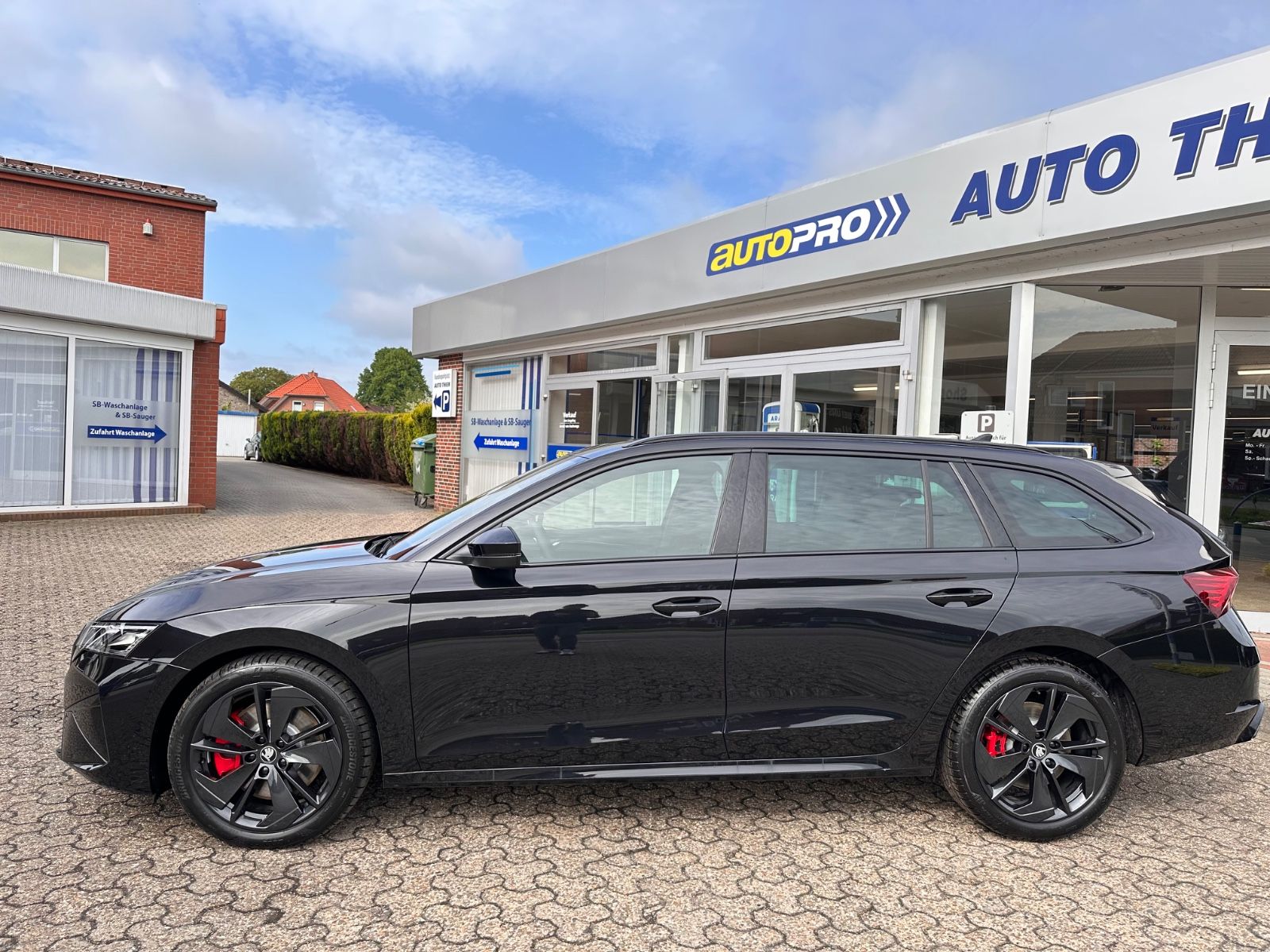 Fahrzeugabbildung SKODA Octavia RS Combi 2.0 TSI Pano/360°/Matrix/ACC