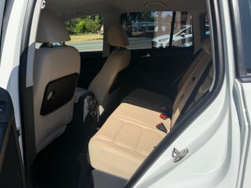 Volkswagen Tiguan - 10