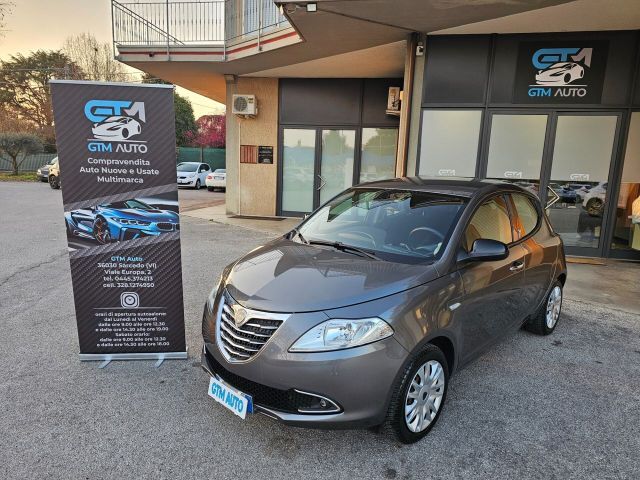 Lancia Ypsilon 1.2 69 CV - Neopatentati