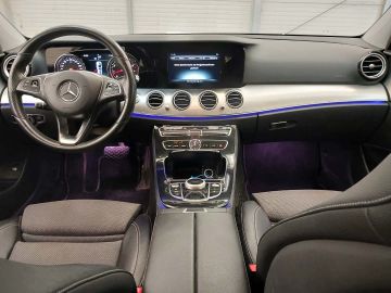 Mercedes E 200 - 5