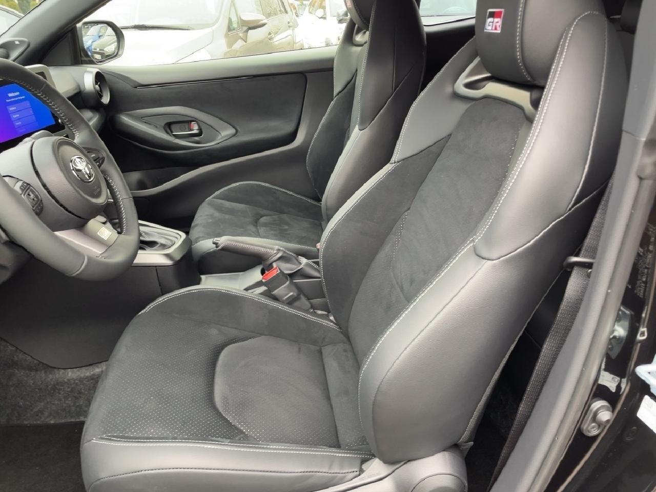 Fahrzeugabbildung Toyota GR Yaris HighPerf 1.6T AT +Alu geschm+Convenienc