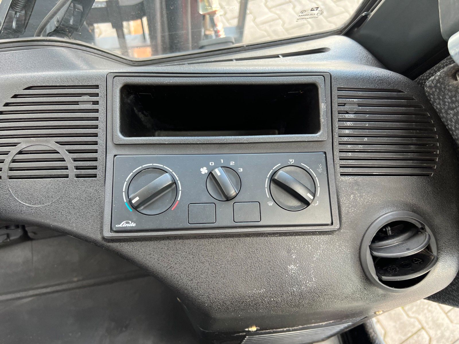 Fahrzeugabbildung Linde H14D-01 / HH 4,6m / 2.252h / Diesel / SS / Waage