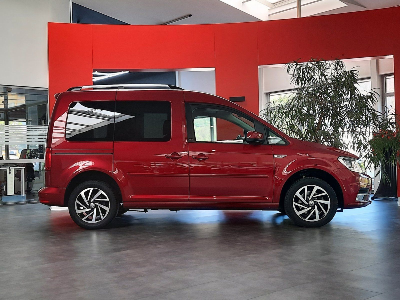 Fahrzeugabbildung Volkswagen Caddy TDI Join *Navi*AHK*Sitzhzg*PDC*Tempomat*