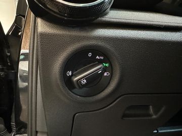 Skoda Fabia Tour *1. Hand*Klima*MirrorLink*LED*PDC*