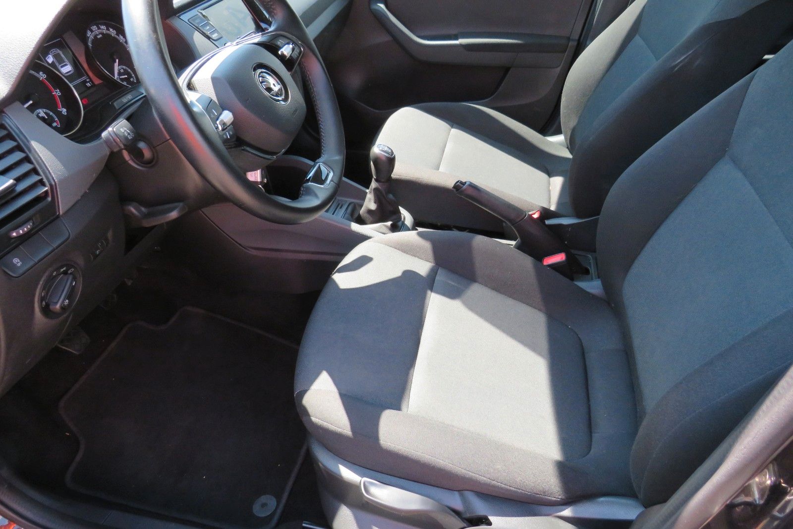 Fahrzeugabbildung SKODA Fabia Combi ALU16`PDC NEBEL APP-CONNECT 1.H