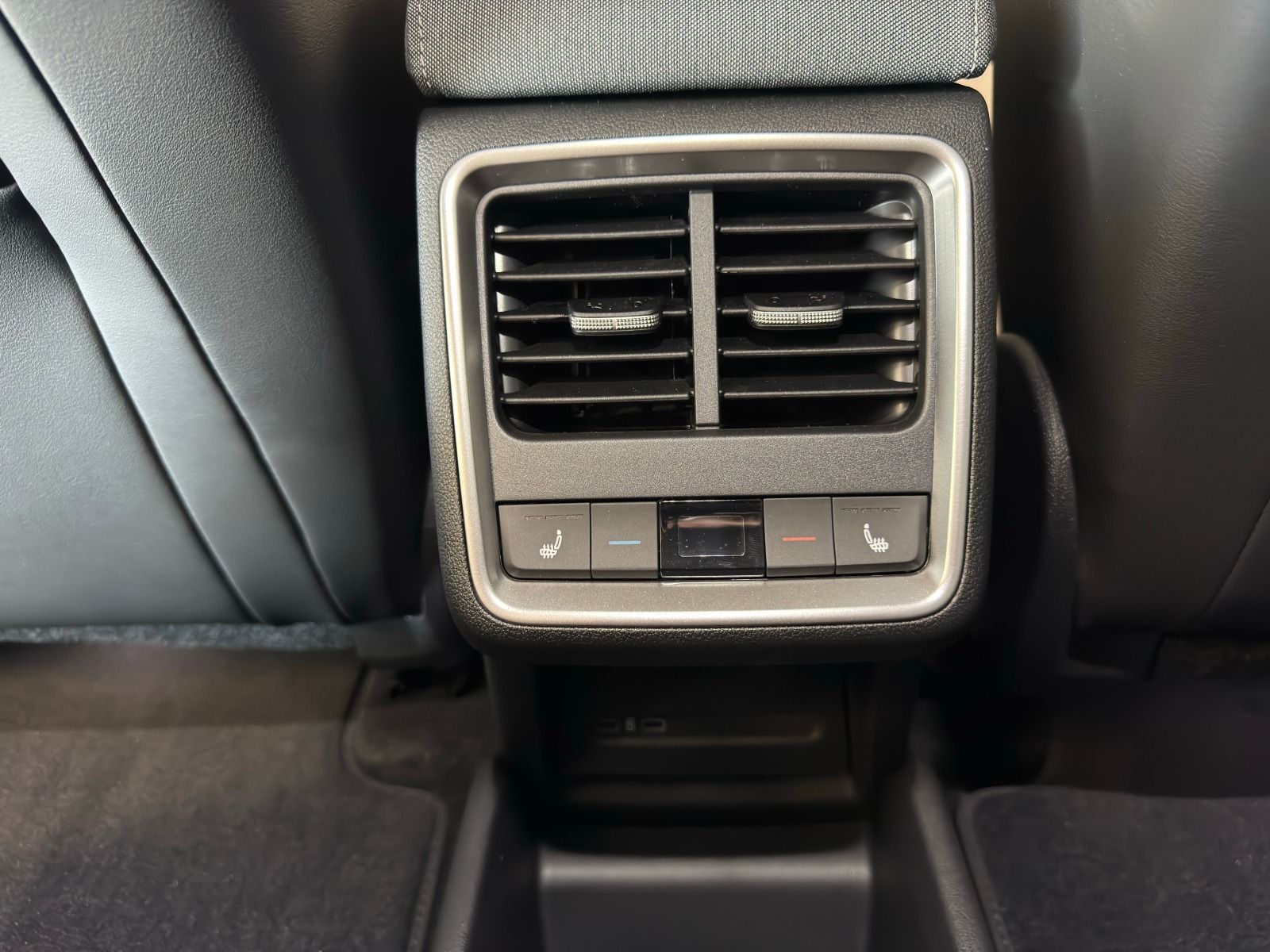 Fahrzeugabbildung SKODA Enyaq 60 Lodge*RFK*AHK*20Zoll*eHeck