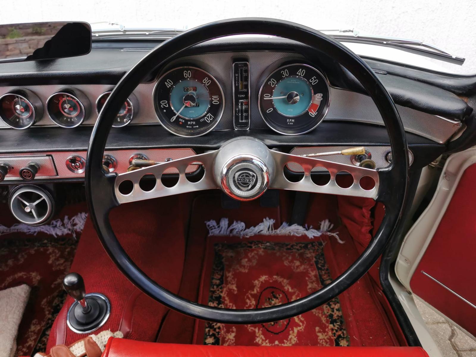 Volvo P1800