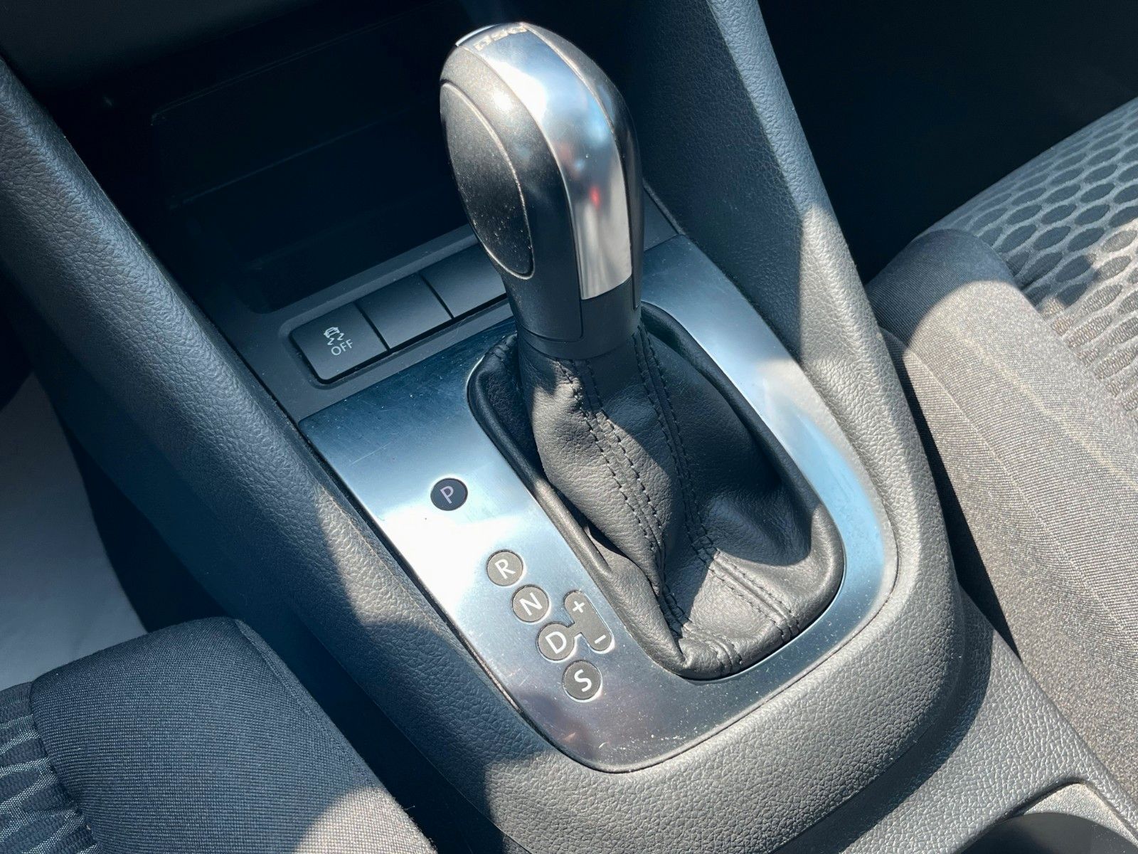 Fahrzeugabbildung Volkswagen Golf VI 1.2 TSI DSG Klima 1.HAND SCHECKHEFT PDC