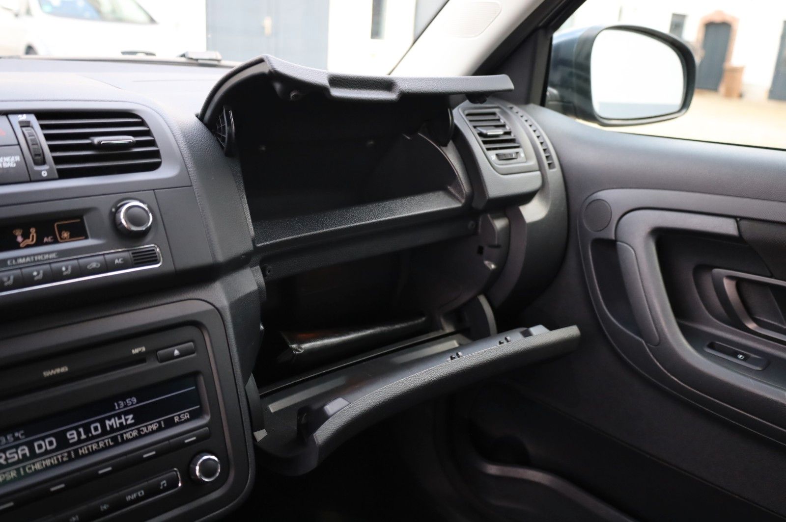 Fahrzeugabbildung SKODA Fabia Combi Family 1,2 TSI *SHZ *PDC *Climatro.