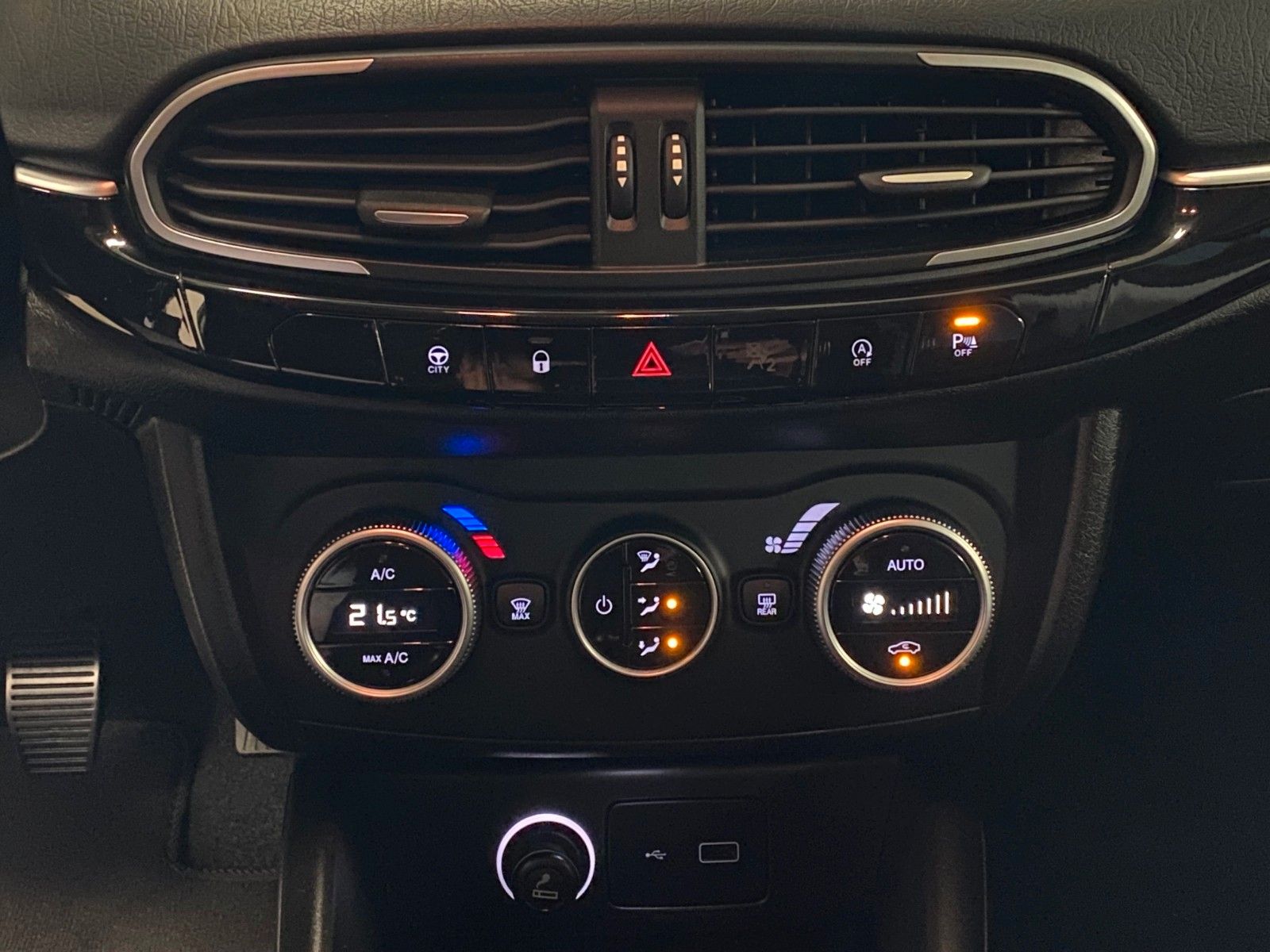 Fahrzeugabbildung Fiat Tipo 1.6 Multi Jet LIFE+NAVIAGATION+LED+KAMERA+