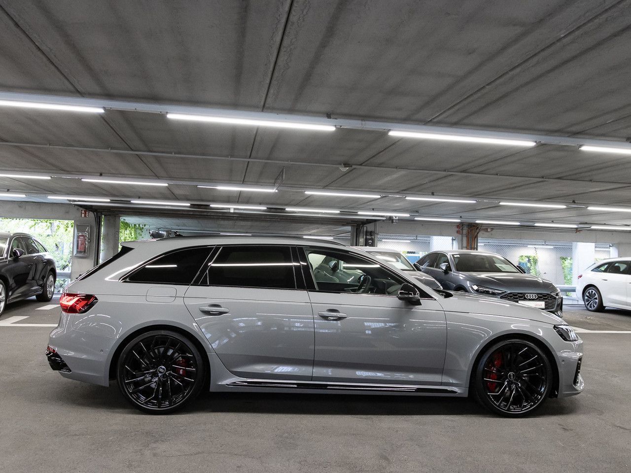 Audi RS4 Avant 2.9 TFSI quattro HeadUp Matrix AHK 20' foto 6