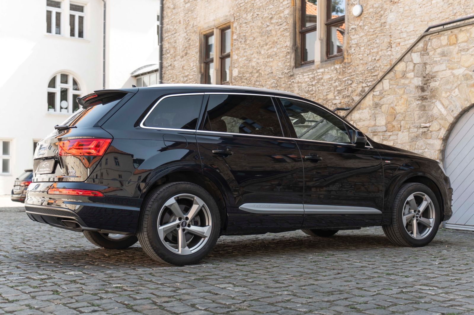 Fahrzeugabbildung Audi Q7 3.0 TFSI Quattro S-LINE LED 360° PANO 7SITZE