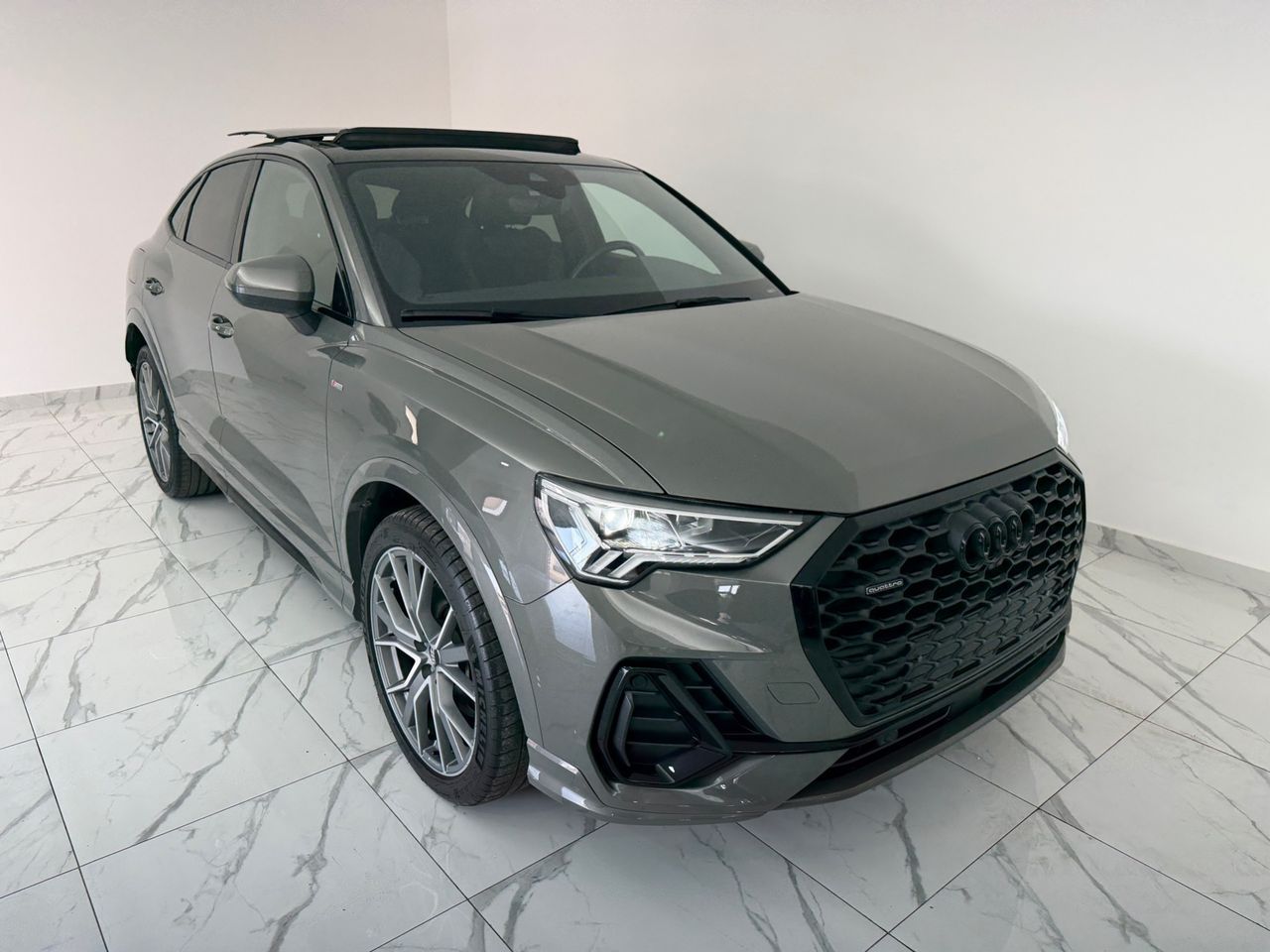 Audi AUDI Q3 SPORTBACK 190 CV S-LINE TETTO/LUCI AMBIE imagem 3