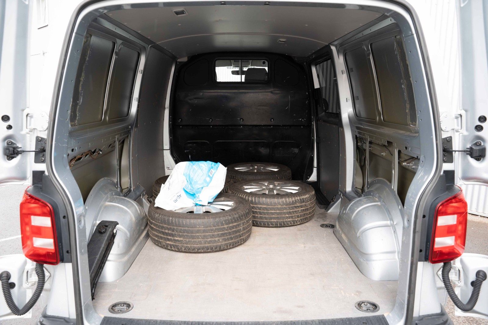Fahrzeugabbildung Volkswagen T6 TRANSP KA 2.0TDI LANG DSG LED ACC PDC SHZ AHK