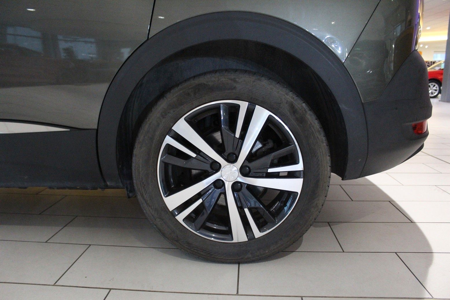 Fahrzeugabbildung Peugeot 5008 Allure 1.2T NAVI/PDC/T-LEDER/TEMPOMAT