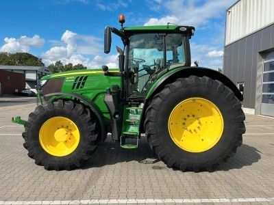 Fahrzeugabbildung John Deere 6215 Schlepper