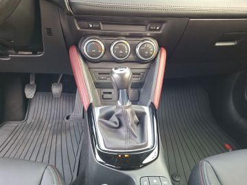 Bild 15 Mazda CX-3 Sports-Line HUD Navi Soundsystem Bose LED D