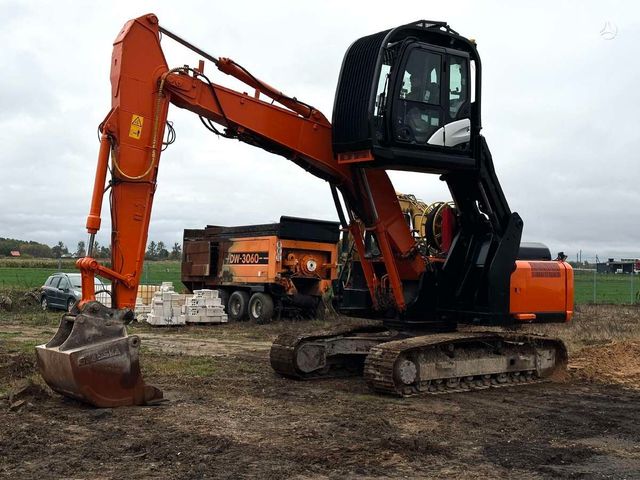 Hitachi ZX210LC-6