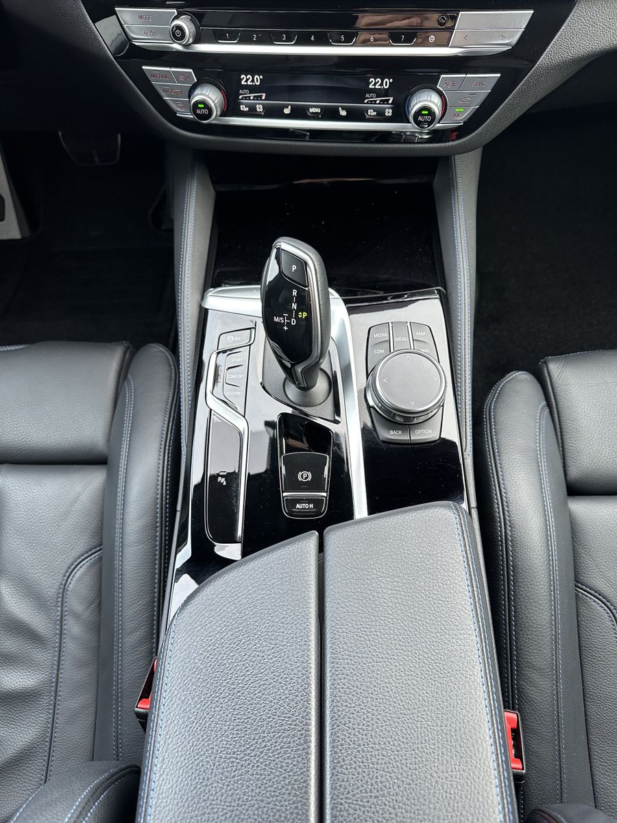 Fahrzeugabbildung BMW 540d Touring xDrive M-Sport NAV+LASER+AHK+ACC+PA