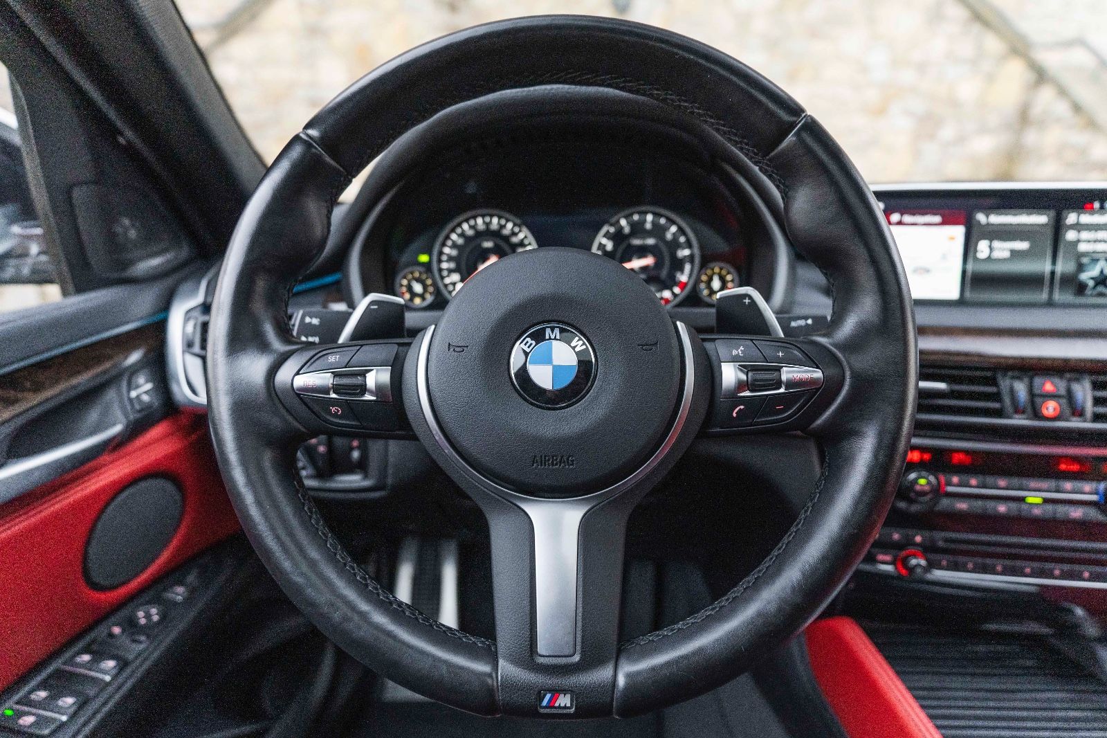 Fahrzeugabbildung BMW X6 xDrive50i M-Sportpaket 360° HUD H&K LED SOFT