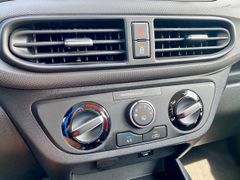 Fahrzeugabbildung Hyundai i10 1.0 SHZ KLIMA ALLWETTERREIFEN PDC RADIO USB