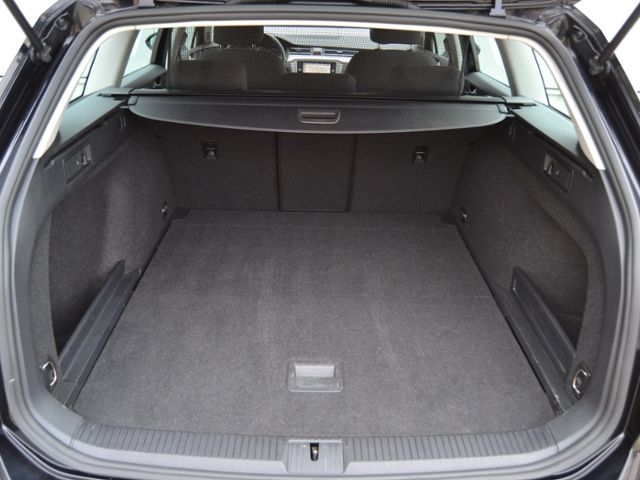 Passat Variant 1.5 TSI LED/NAVI+VZE+RFK/BUSINESS