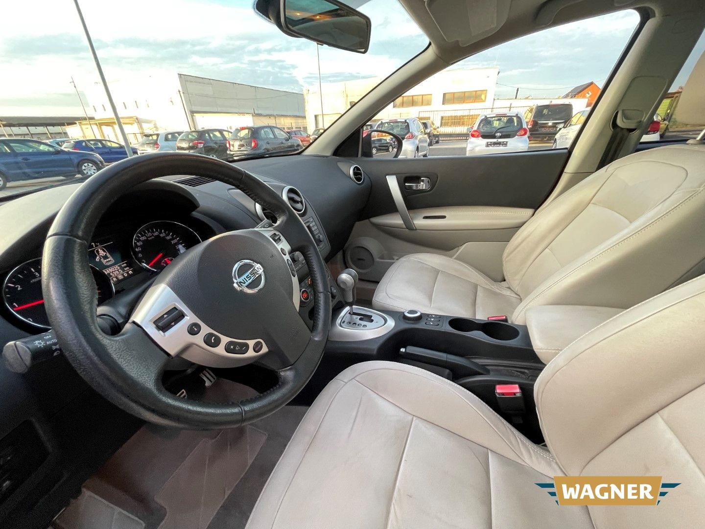 Fahrzeugabbildung Nissan Qashqai+2 Tekna 4X4 Automatik Klimaautomatik 7-S