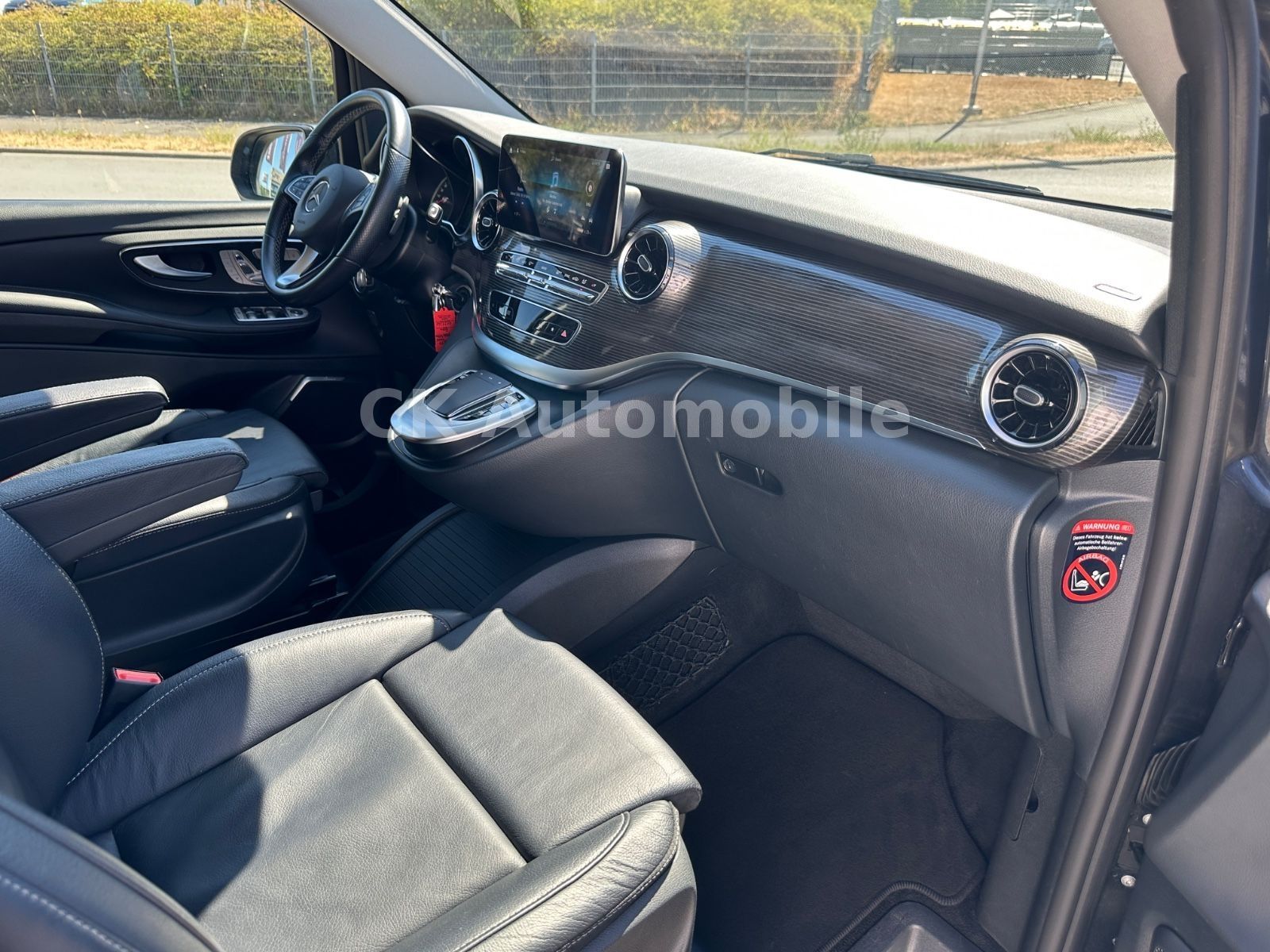 Fahrzeugabbildung Mercedes-Benz V250d AVANTGARDE EDITION 4MATIC lang/7 Sitze