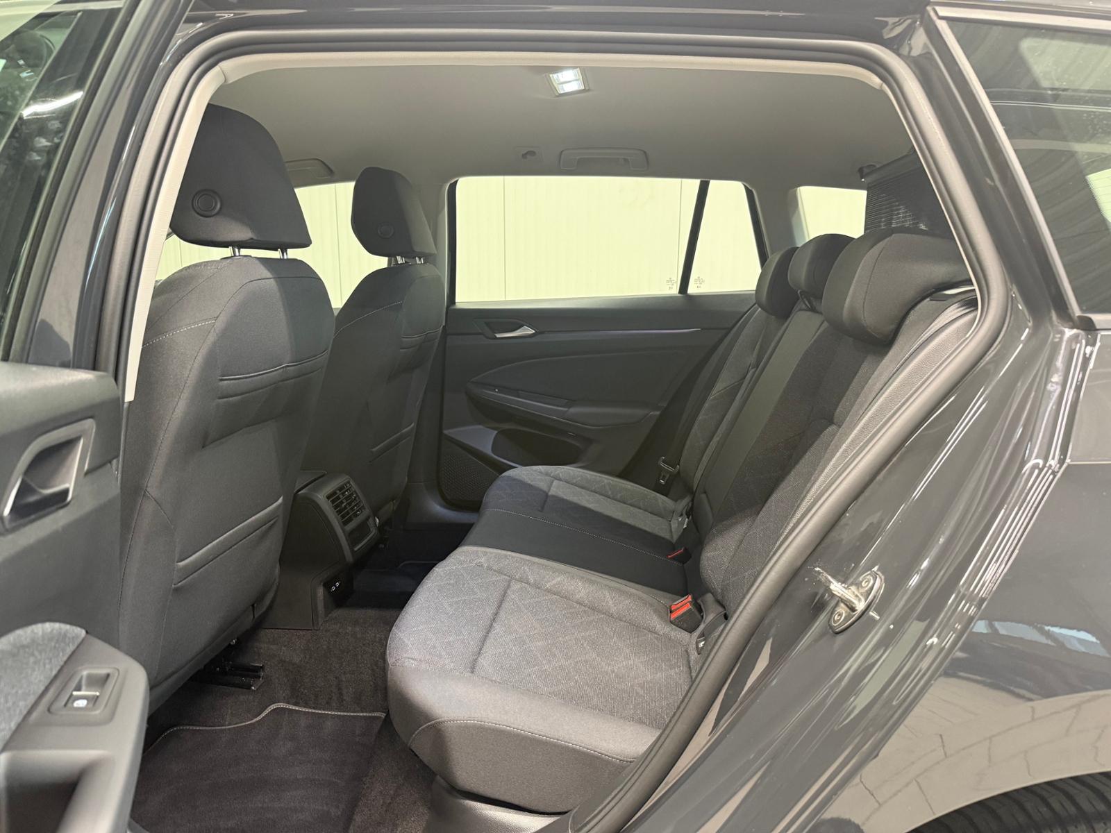 Volkswagen Golf VIII Variant Life 2.0 TDI DSG SHZ APP, миниатюра 24